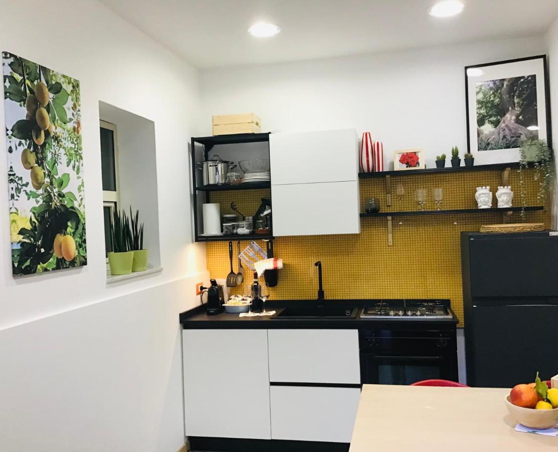 Lavica Di Mezzo Apartments Катания Экстерьер фото